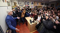 Studenti na ostrovském gymnáziu p�ivítali budoucího prezidenta Petra Pavla,...