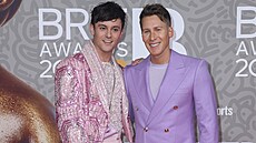 Manelé Tom Daley a Dustin Lance Black se nebáli barev. (Brit Awards, Londýn,...