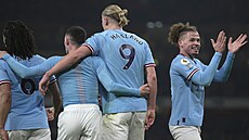 Fotbalisté Manchesteru City slaví gól.