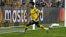 Karim Adeyemi z Dortmundu skóruje.