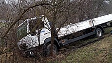Pi nehod dodávky, náklaáku a kamionu na okraji Týnit nad Orlicí zahynul...