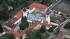 Po roce 1989 se do Doksan op�t vrátil klá�terní �ivot. 