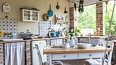 Díky letní kuchyni je rodina na vzduchu, i kdy� pr�í. 