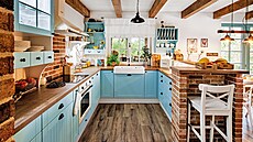 Srdcem rodinného domu je prostorná kuchy�. 