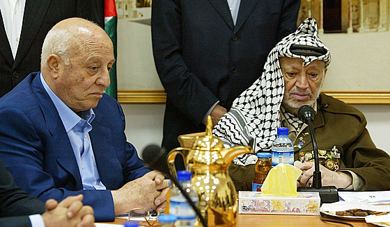 Pedseda palestinské vlády Ahmad Kurája (vlevo) a pedseda palestinské...