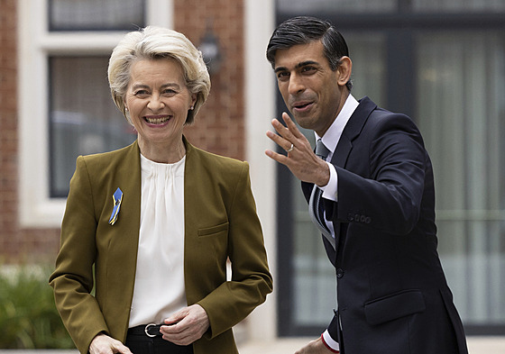 Britský premiér Rishi Sunak a p�edsedkyn� Evropské komise Ursula von der...