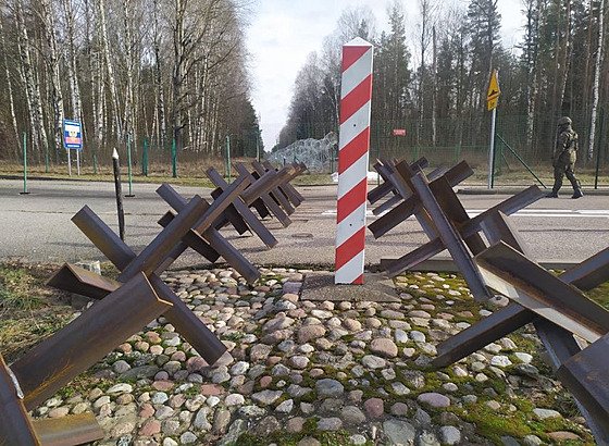 Polsko rozmísuje na hranici s Ruskem a Bloruskem protitankové zátarasy. (23....