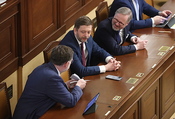 Jednání Poslanecké sněmovny. Na snímku uprostřed Vít Rakušan. (28. února 2023)