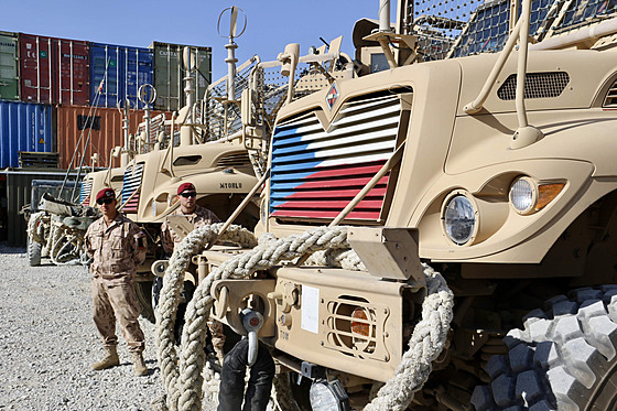 etí vojáci v Afghánistánu u voz MRAP