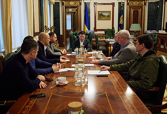 Ukrajinský prezident Volodymyr Zelenskyj svolal mimoádné bezpenostní jednání,...