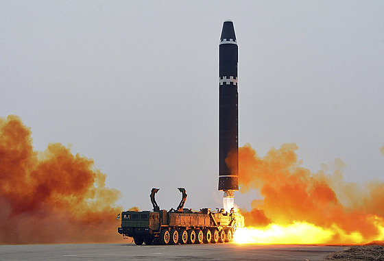 Severní Korea vypálila v nedli v noci dv taktické balistické stely. (19....