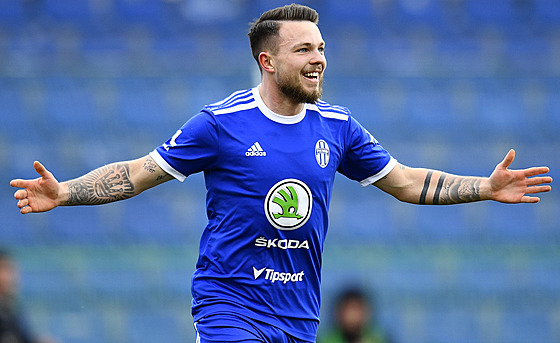 Vasile, musíš zhubnout! Kušej o chuti k jídlu, tetování i drzosti na hřišti - iDNES.cz