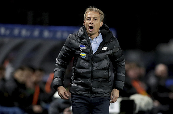 Nmecký trenér Jürgen Klinsmann jet coby trenér berlínské Herthy. Na lavice...