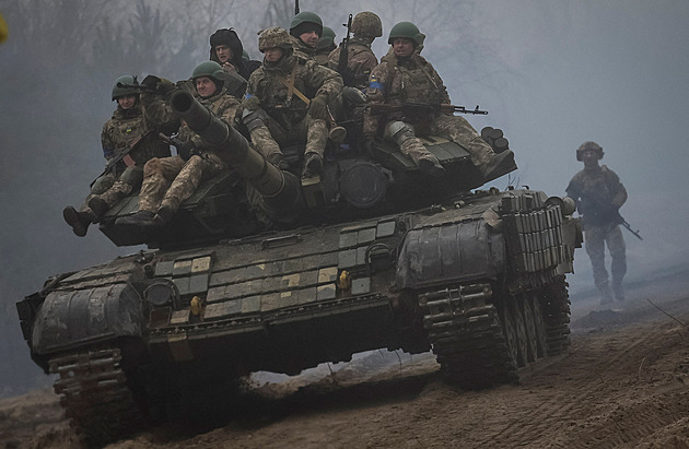 Ukrajinská armáda nahání bojeschopné muže na ulici, povolala i bezrukého