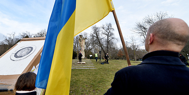 Pomník Sovětské armády má zmizet v bedně pro Putina, přeje si iniciativa