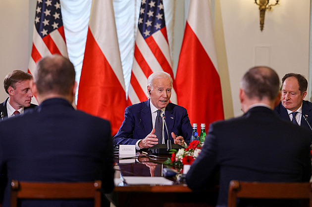 Polsko je jasná volba. Proč jeli do Varšavy Donald Trump i Joe Biden?