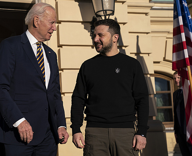 Pro poskytnutí bojových letadel F-16 Ukrajině není nyní důvod, řekl Biden
