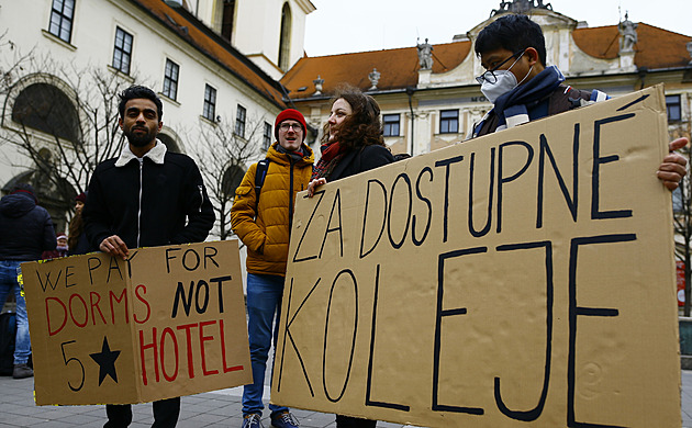 Za koleje dáme jako za hotel, protestovali studenti proti cenám ubytování