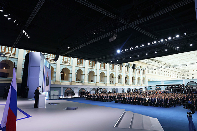 Rusko ruší ratifikaci smlouvy o zákazu zkoušek jaderných zbraní. Kvůli USA, hájí se