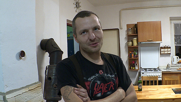 Zabij radši mě, přála si Angie ve Výměně. Prase oplakala, před krůtou utekla