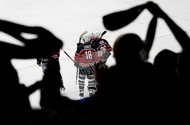 Ovace ve stoje pro film o hokejových Pirátech. Autora oslovila fotbalová Slavia