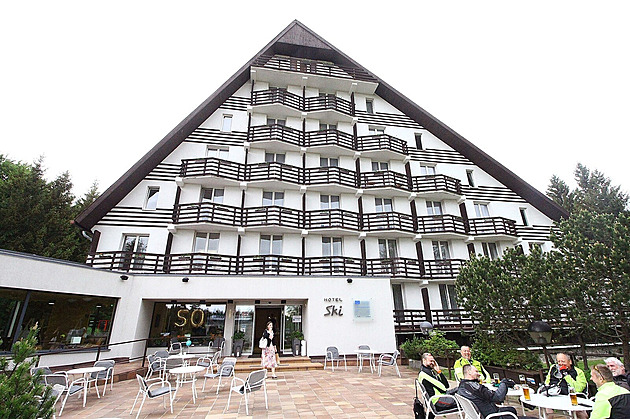 Stavbu hotelu Ski brzdili soudruzi
