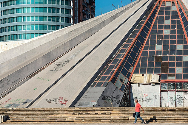 Symbol naděje a nového začátku. Tirana zakončuje rekonstrukci Hodžovy pyramidy