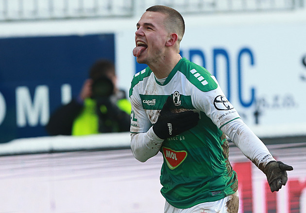 Umí vařit skvělou svíčkovou, prozradila fotbalistka Šlajsová na partnera Sejka