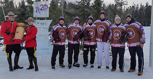 Čeští rybníkoví hokejisté vezou z MS v Kanadě stříbro a bronz