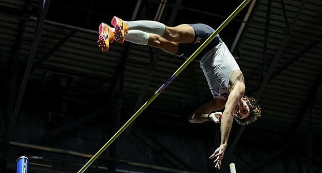 Duplantis vylepšil rekord na 622 cm, v Clermond-Ferrand vyhrála i Švábíková