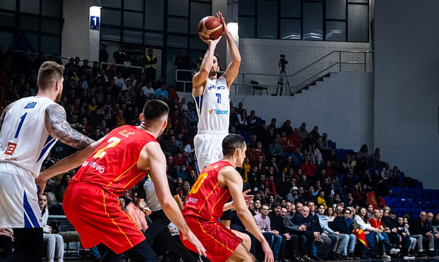 Basketbalisté na závěr kvalifikace o MS prohráli, zaujal mladý Hanzlík