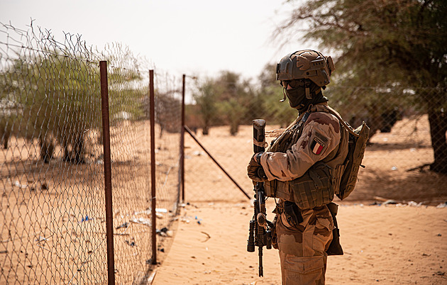 Nová éra. Francie stahuje vojáky z Afriky, ruské expanzi padá hlavní překážka