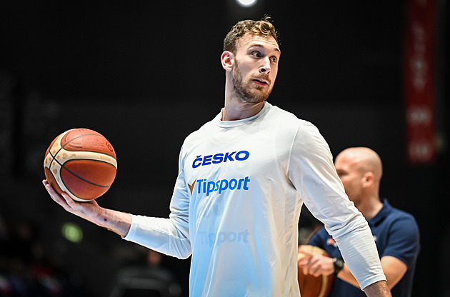 Pivot basketbalové reprezentace Karnik bude hrát za Brno