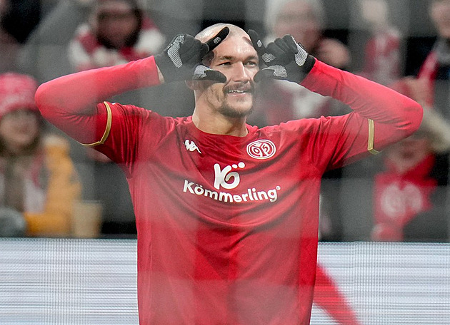 Fotbalisté Mohuče dali v bundesligové předehrávce čtyři góly Mönchengladbachu