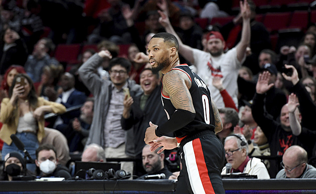 Lillard vysázel 71 bodů, Lakers proti Dallasu předvedli obrat sezony