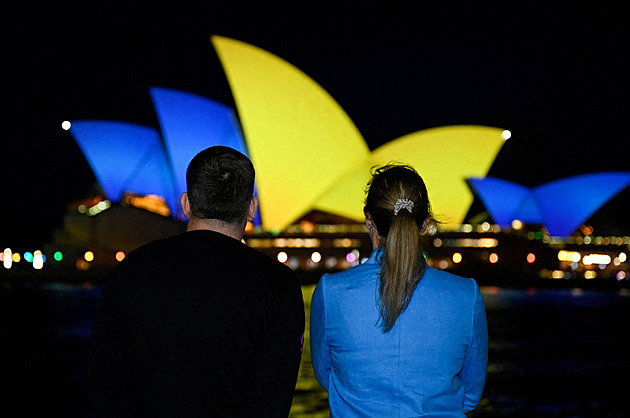 OBRAZEM: Paříž, Soul, Sydney i Praha. Rok války si připomíná celý svět