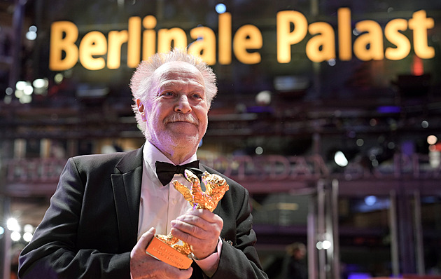 Zlatého medvěda na Berlinale získal dokument Sur l'Adamant. Česká tvorba chyběla
