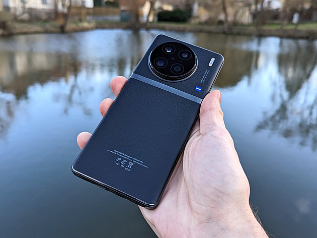 Špičkový smartphone má obří čip fotoaparátu, nyní ho koupíte s bonusem