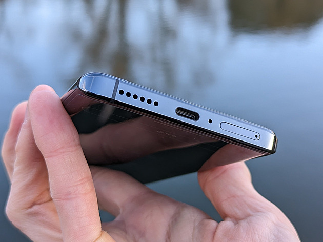 Tak trochu jiná špička se super foťákem. Test Viva X90 Pro