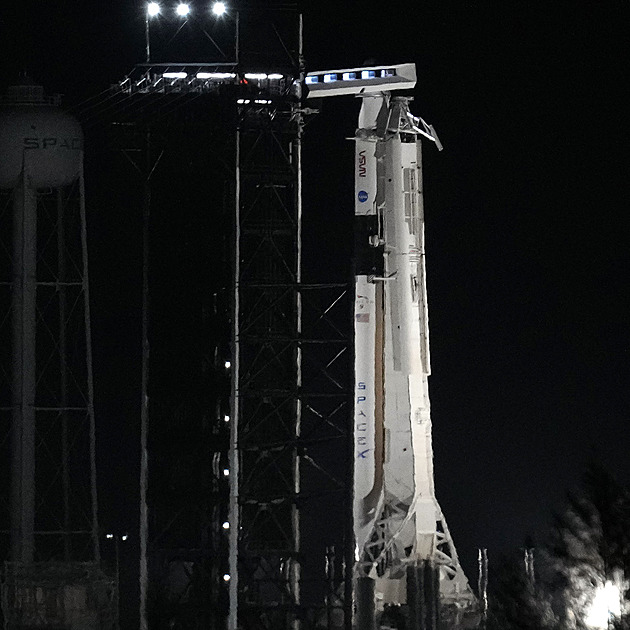Pondělní start pilotované lodi SpaceX k ISS byl zrušen kvůli špatným údajům