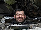 Ukrajinský tankista na front u Bachmutu (14. února 2023)