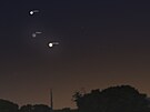 Konjunkce M�síce, Venu�e a Jupiteru 22. února 2023 v 18:00 SE�