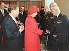 Emil Boek pi setkání s královnou Albtou v roce 1996, kterému pihlíel i...