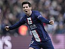 Fotbalista Lionel Messi slaví svj vítzný gól v duelu mezi Paris St. Germain a...