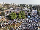 Izraelci ped budovou parlamentu protestují proti vládní reform justice....