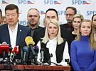 Poslanci SPD ped mimoádnou schzí Snmovny ke zvyování dchod.