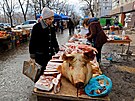 Stánek s masem na trhu v Mariupolu, Ruskem kontrolované ásti Ukrajiny (16....