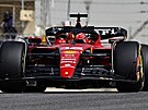 Charles Leclerc s ferrari v pedsezonních testech formule 1 v Bahrajnu