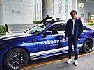 Zakladatel Xiaomi Lei Jun s upraveným BMW ady 5, na nm íané testují...