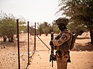 Francouztí vojáci z poutní bojové podskupiny . 2 (SGTD2) sil Barkhane v Mali...